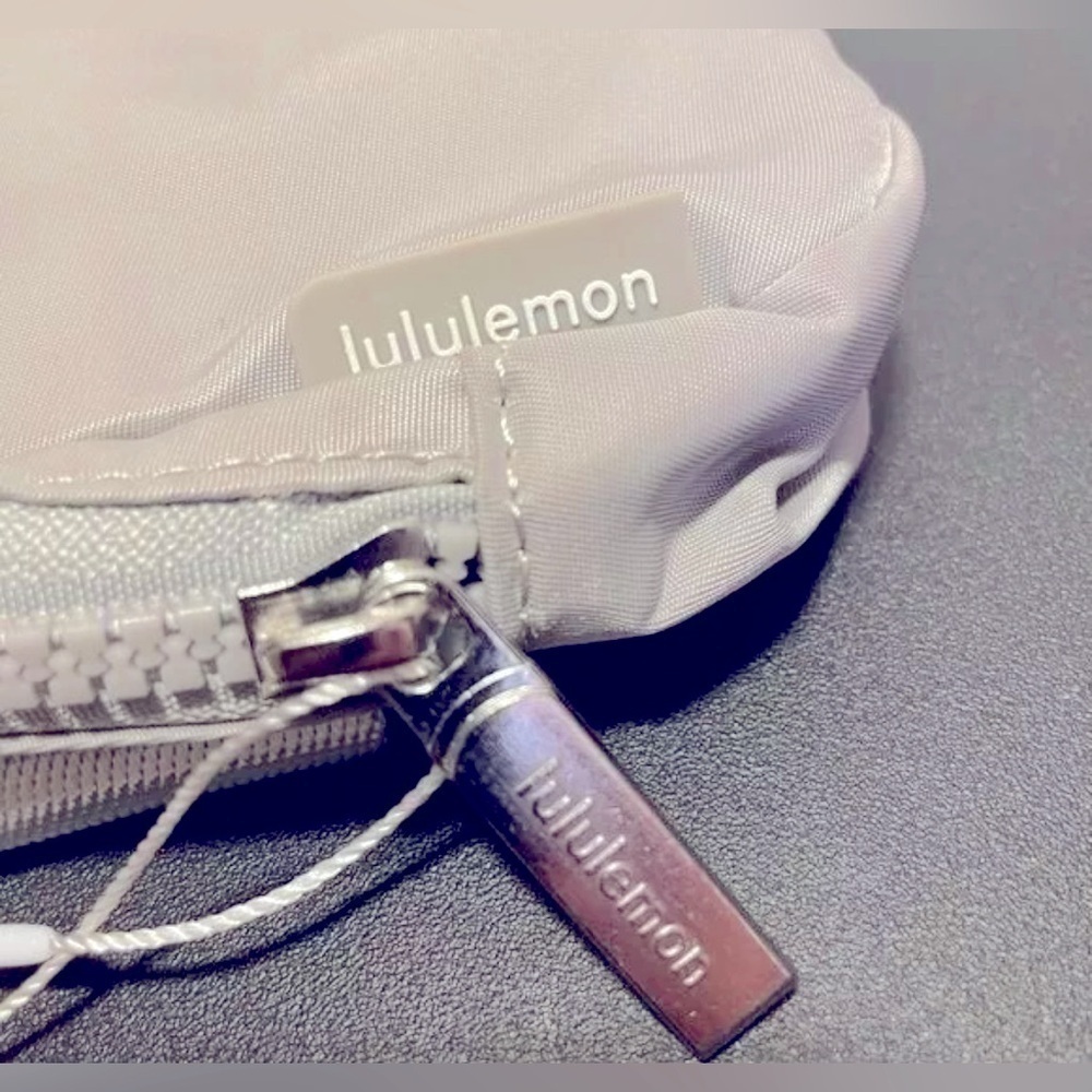 NWT Lululemon UNISEX Grey Belt Bag - Silver Drop Crossbody 1L - Picture 8 of 12